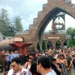 14 Expert-Approved Hacks for Surviving Long Theme Park Lines With Kids