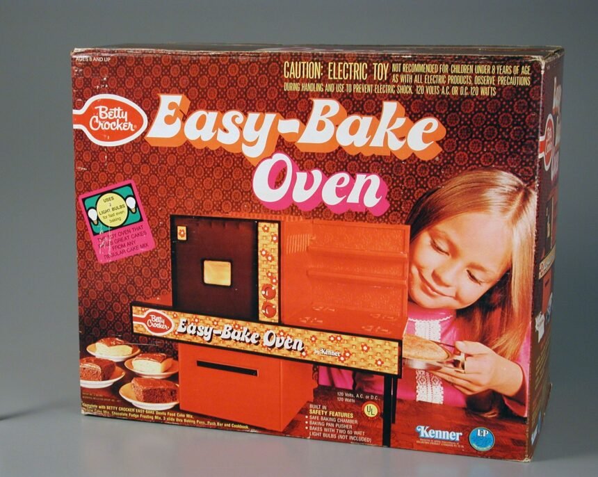 How the Easy-Bake Oven, an Appliance That Allowed Kids to Heat Treats With a Light Bulb, Revolutionized the Toy Industry