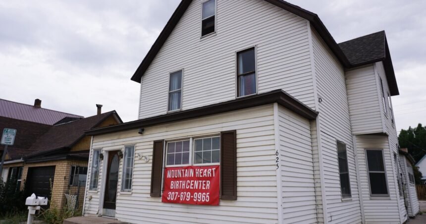 Wyoming House moves bill to help pregnancy, birth centers