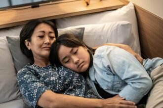 Why Teens Love To Open Up At Bedtime, According To Therapists