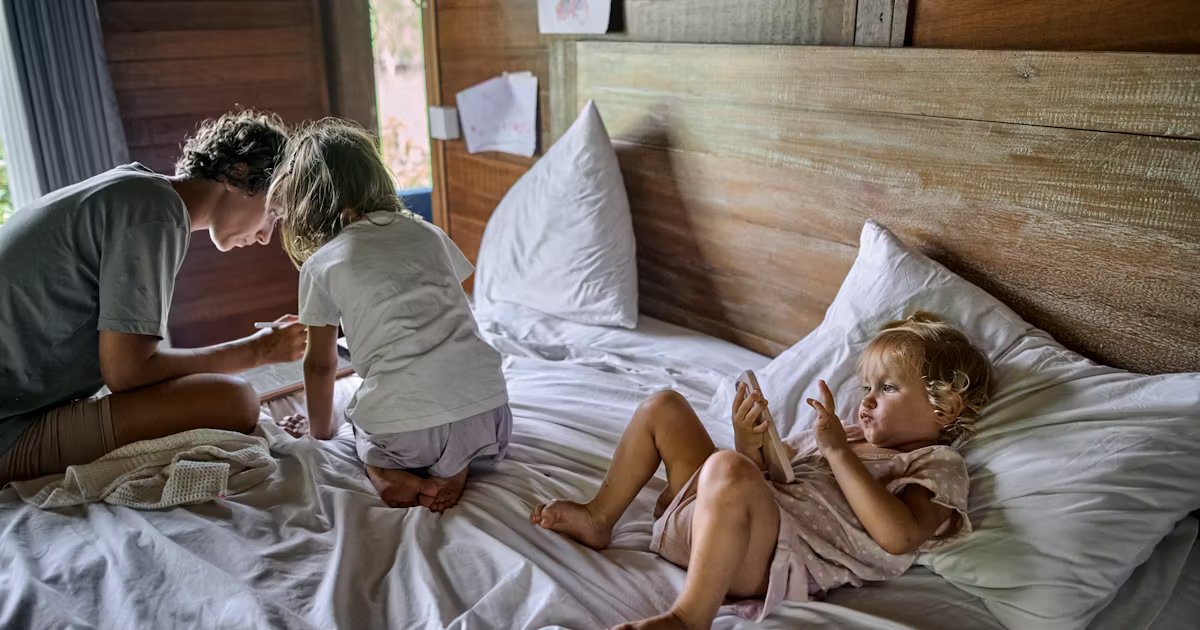 What It Means When Your Kids Always Want To Be In Your Room, According To A Psychiatrist