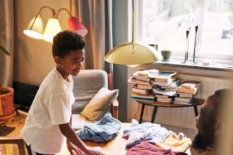 Do Kids Still Do Chores? One Parent Asked Reddit If Their Kid Was The Only One