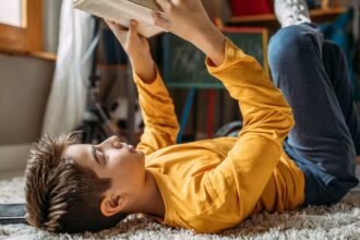 A Mom Asked Reddit How To Get Their Kid To Like Reading & Got So Many Good Tips