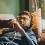 Is Your Teen “Sh*tting The Nest”? Experts Explain This Behavioral Phase