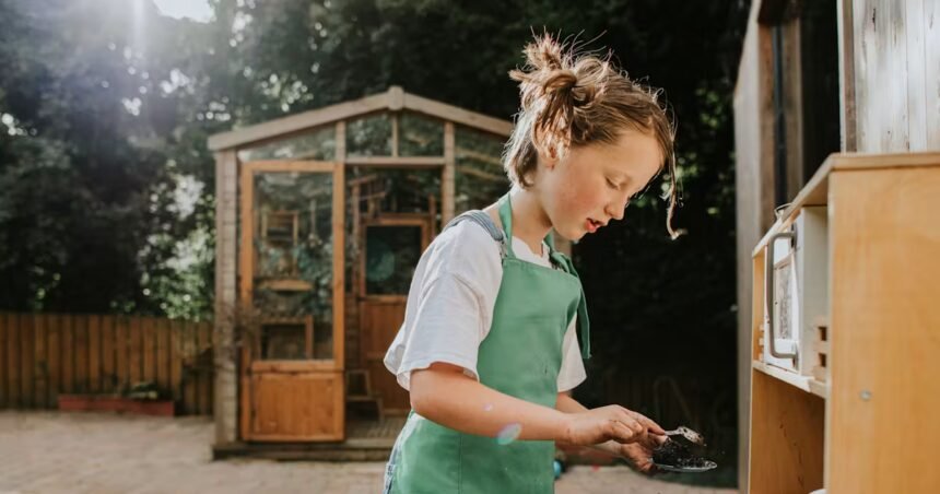 What Age Can Kids Play Outside Alone? An Expert Weighs In