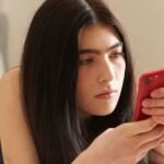 What Are ‘iPad Kids’ Turning Into As Teens? Teachers & Psychologists Answer