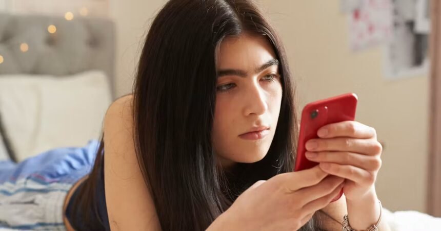 What Are ‘iPad Kids’ Turning Into As Teens? Teachers & Psychologists Answer